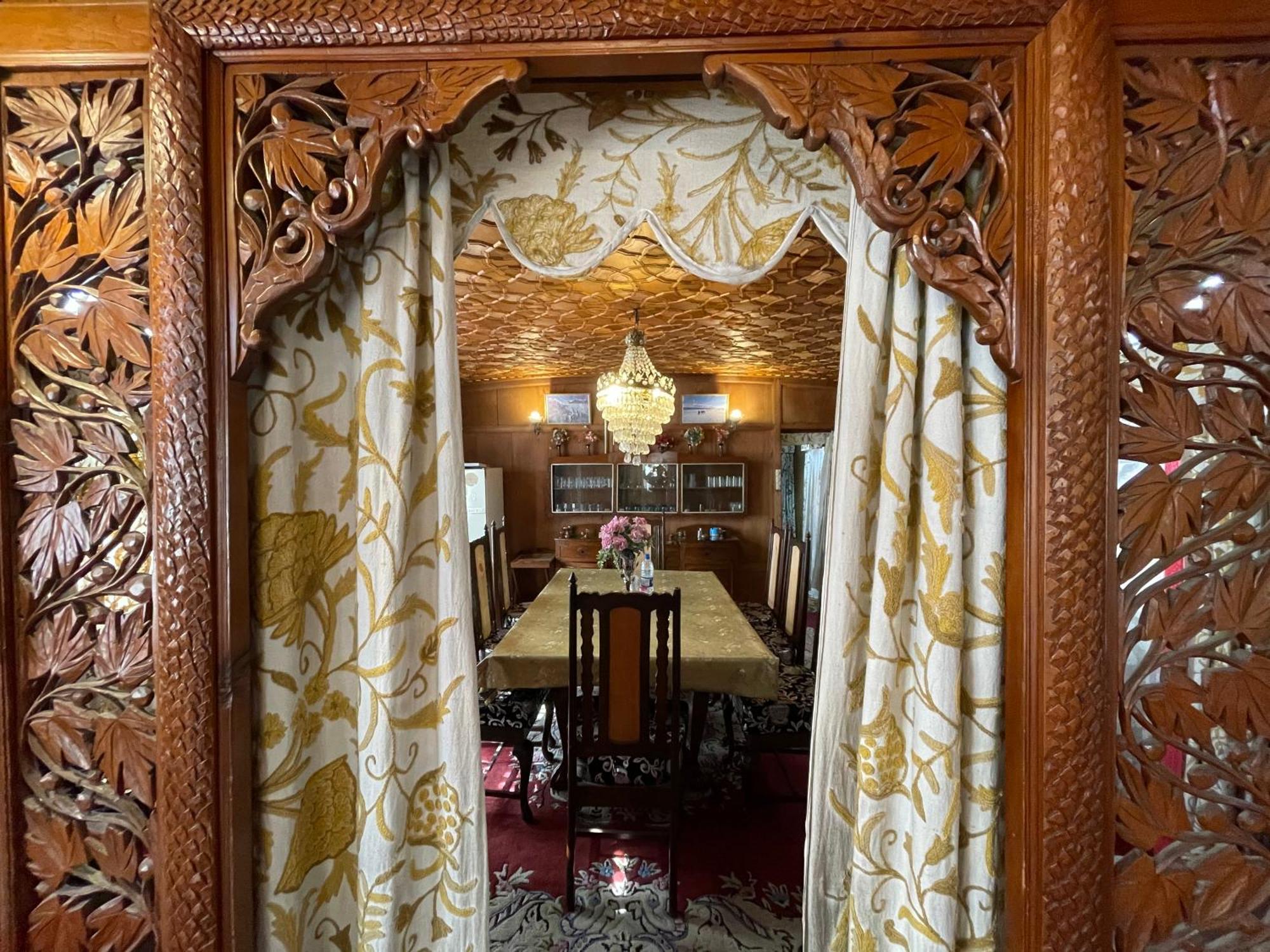 New Sea Palace Houseboats Srinagar  Exterior photo